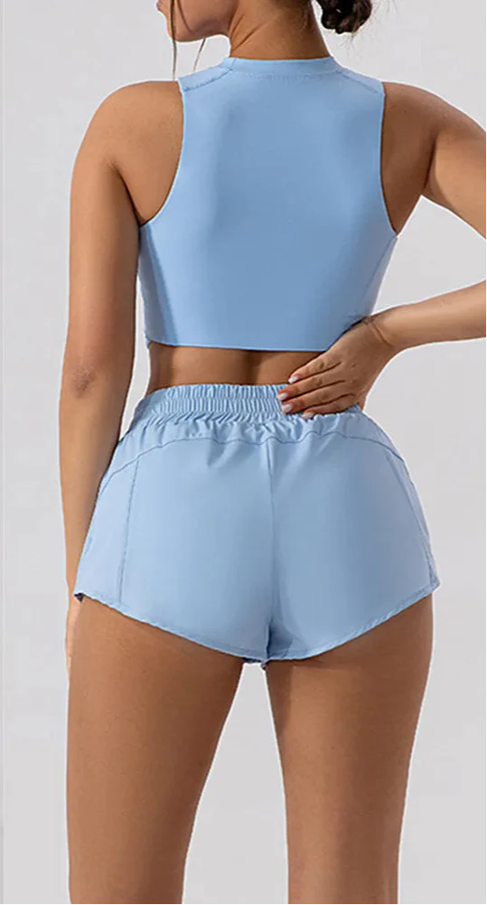 Conjunto Deportivo Con Top Cropped De Cuello Alto Y Short Ref: 1066