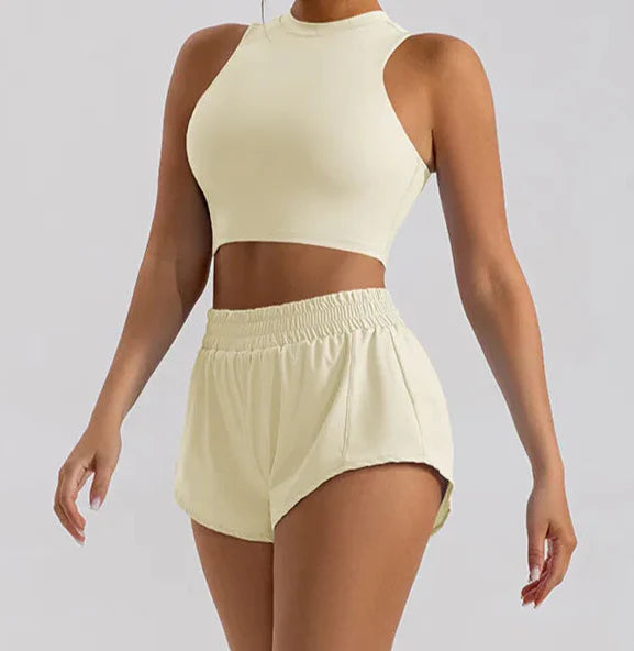 Conjunto Deportivo Con Top Cropped De Cuello Alto Y Short Ref: 1066