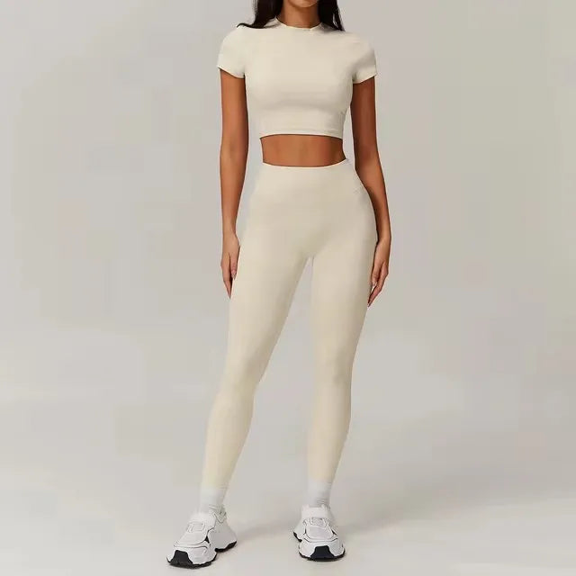 Conjunto Deportivo Con Remera Ajustada De Manga Corta Y Calza Ref: 1051
